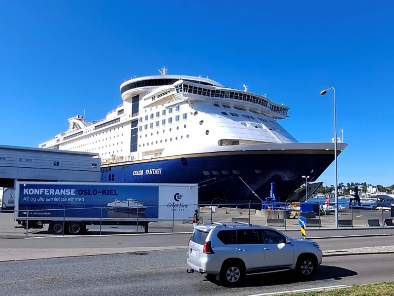 Minikreuzfahrt auf einem der größten Kreuzfahrtschiffe mit Fahrzeugdeck