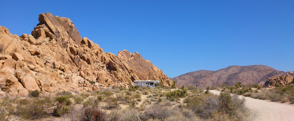 Roadtrip durch blühende Wüsten und rote Steine